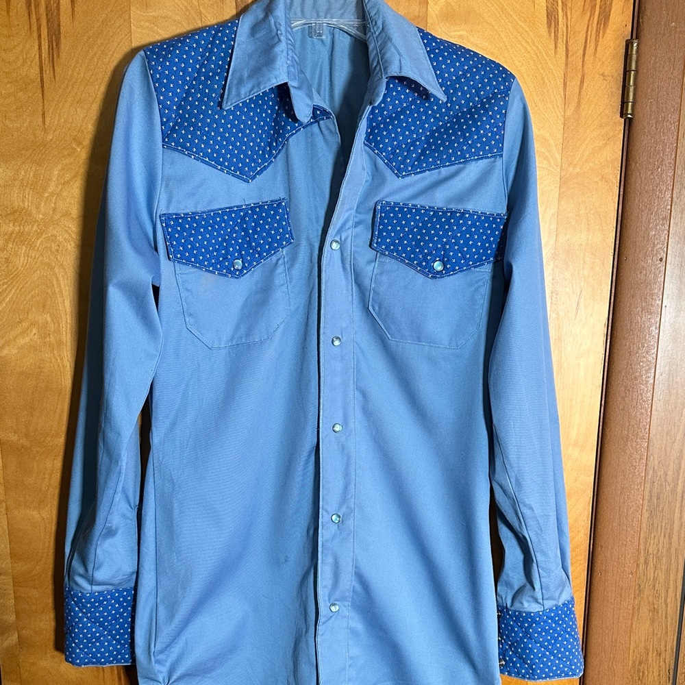 Very Vintage Moody Blue Western Pearl Snap button Down. No Tags